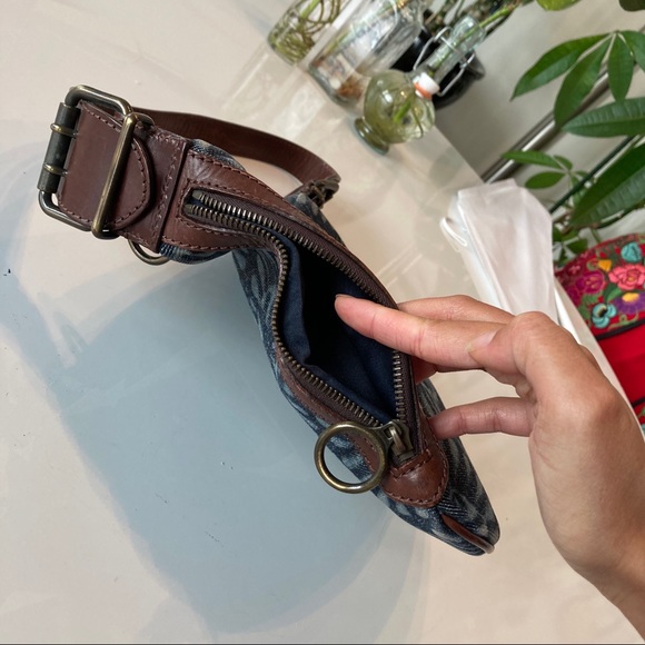 Authentic Vintage Fendi Saddle Bag MAKE ME AN OFFER - Picture 5 of 10